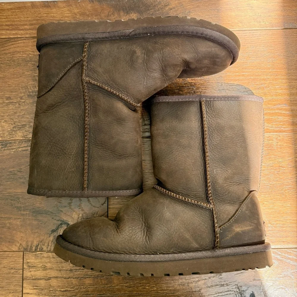 UGG Size 6 Classic Short Chocolate Brown Boots